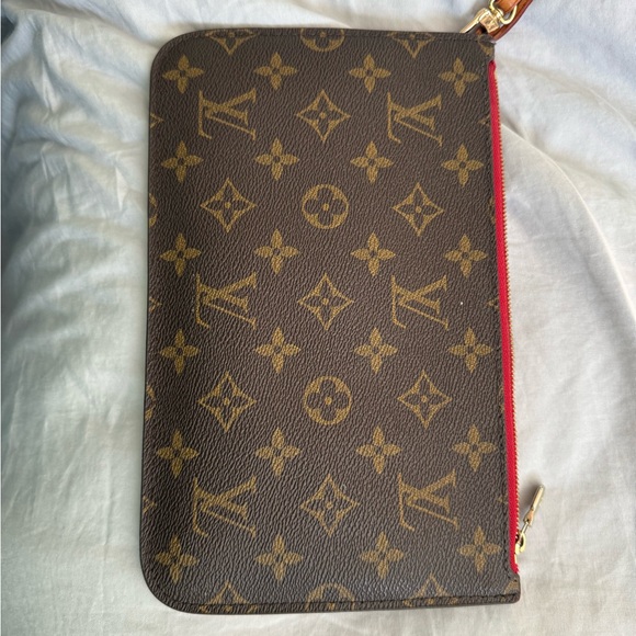 Louis Vuitton pouchett/ wristlet - Picture 2 of 9